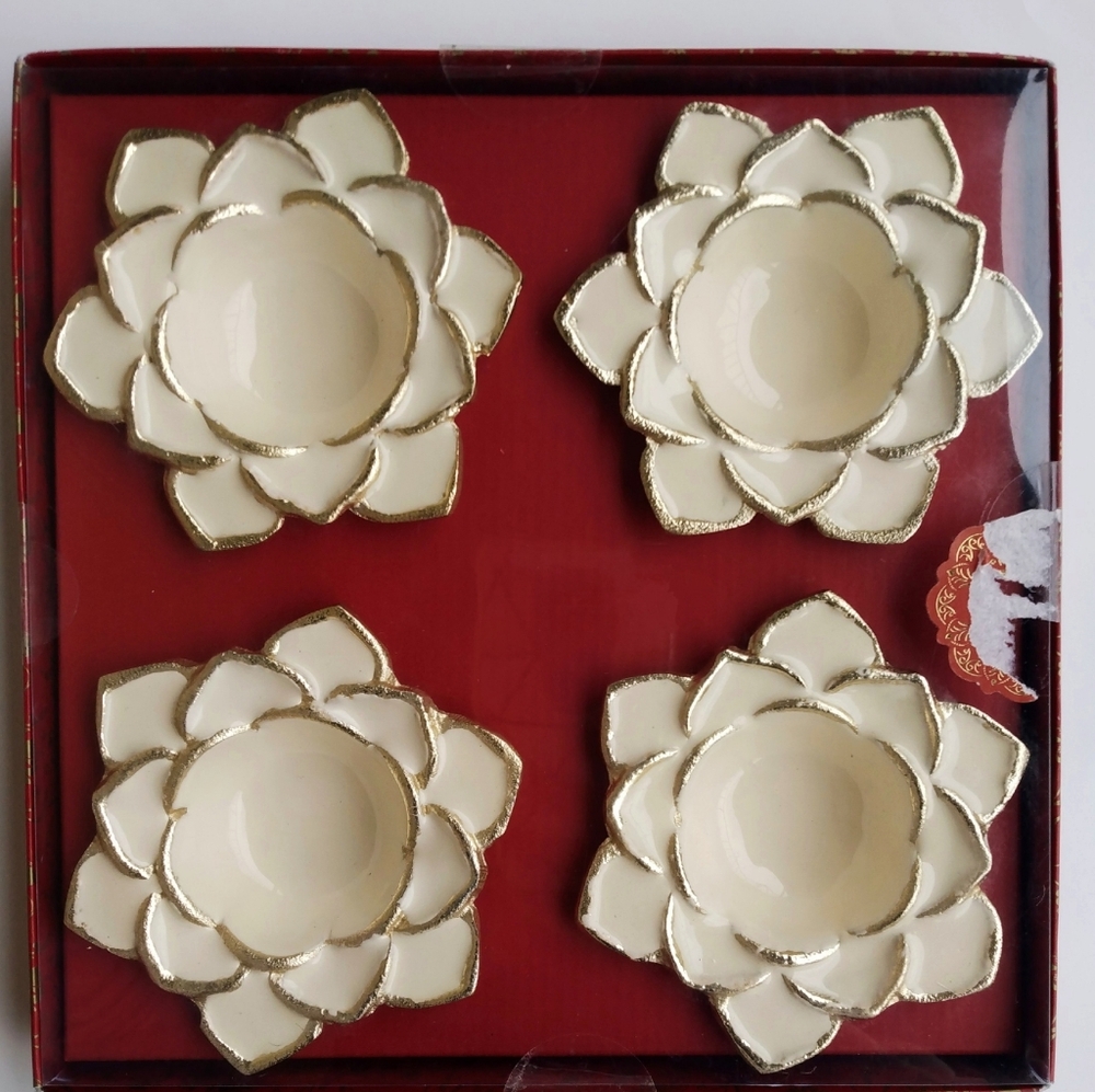 Set of 4 Lotus Floral Tea Light Holders in Ivory with Gold Trim